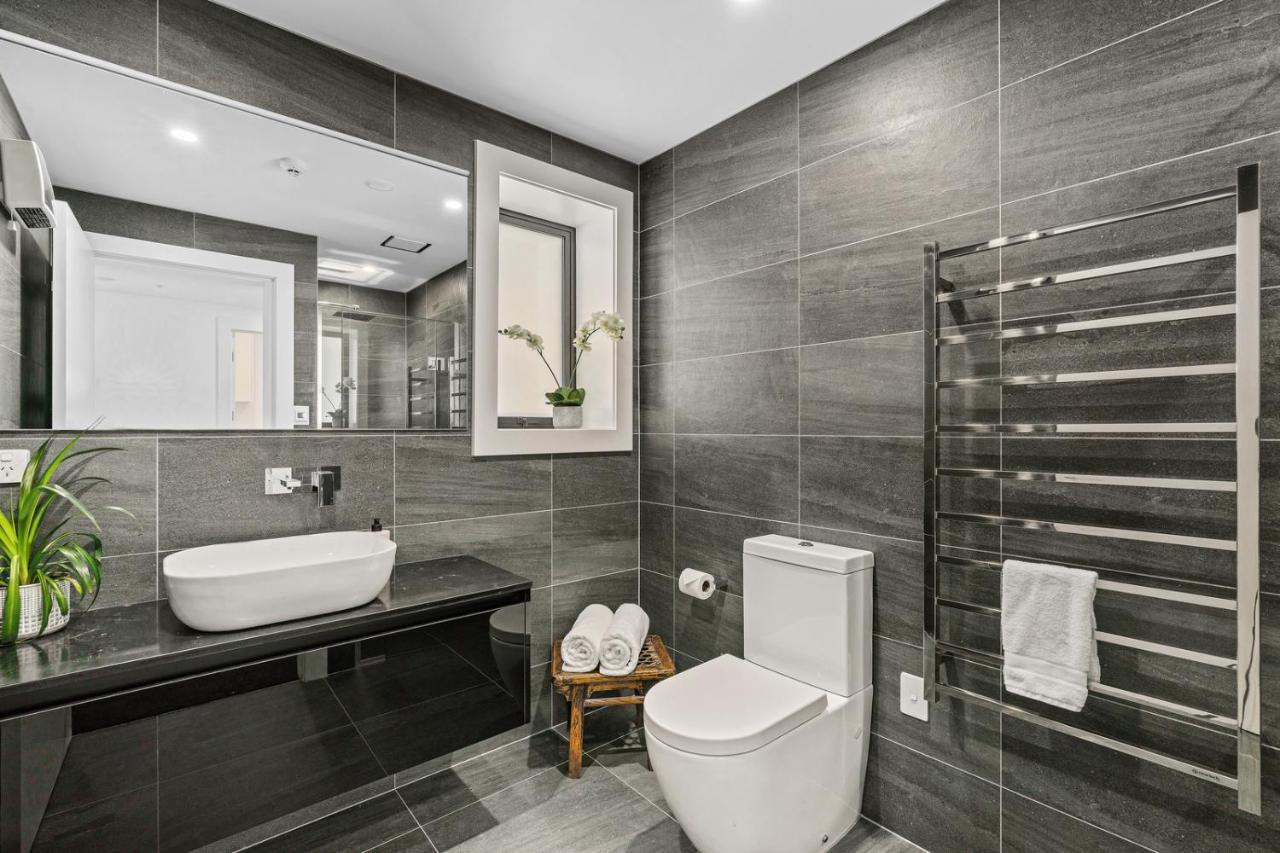 Luxurious Lakefront Penthouse Ванака Екстер'єр фото