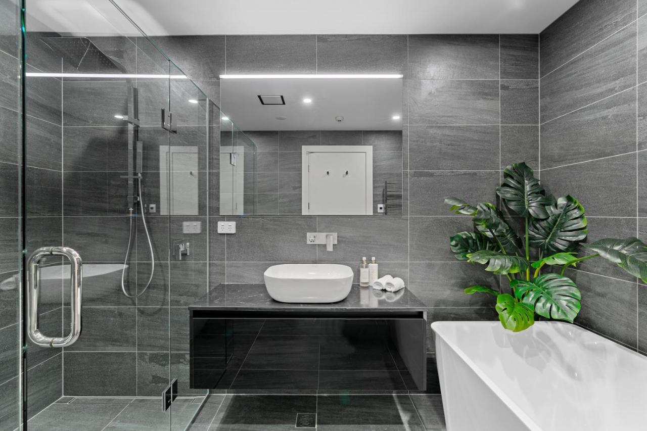 Luxurious Lakefront Penthouse Ванака Екстер'єр фото